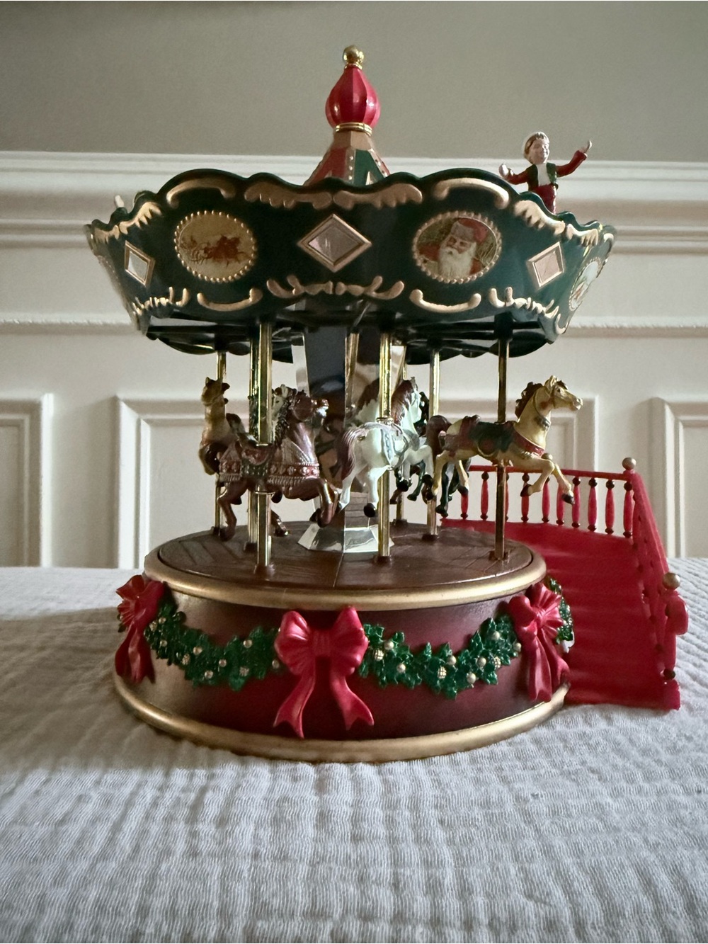 Vintage Maisto Good Times Go Round Christmas Carousel Musical Fully Functional